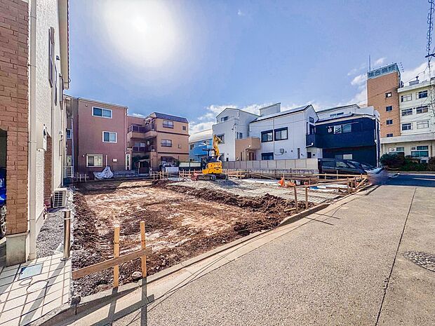 【外観】こちらの物件に少しでもご興味がありましたら、お気軽にお電話下さい。ネット上で「見えない物」「わからない事」でも、実際にご見学いただくことで、手に取るようにおわかりいただけるはずです。…