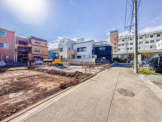 【前面道路4m】車の通行が少ないので、静かな住環境を維持することができます。