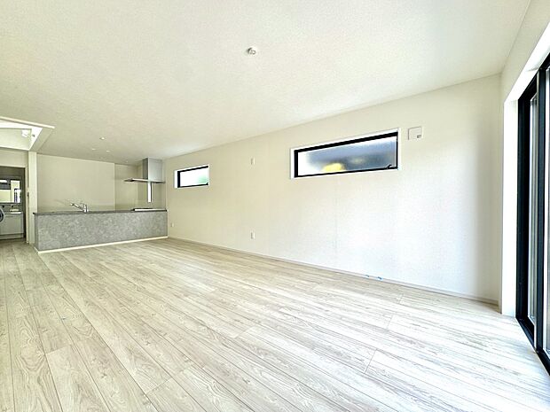 1号棟【LDK18.5帖】インテリアショップで見掛けた「あの家具」も置ける、ゆったりとした空間。時に広さが上質な寛ぎの時間になる事も。CGにて家具を配置しています。