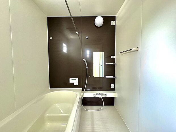 1号棟【浴室】一日の疲れを癒してくれるお風呂空間。使いやすさと上質な質感を両立して、単なる習慣から特別な時間に変わるはず。