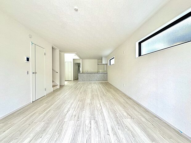 1号棟【LDK24.6帖】ホームパーティーでもゲストと一緒に料理を楽しみながら楽しい時間を過ごせそう。