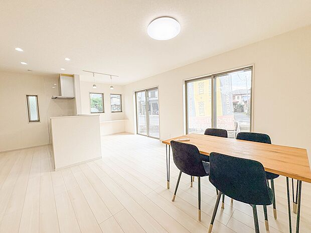 1号棟【LDK16.2帖】インテリアショップで見掛けた「あの家具」も置ける、ゆったりとした空間。時に広さが上質な寛ぎの時間になる事も。