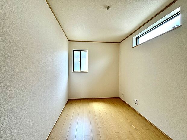 D号棟【洋室7帖】充実した生活は伸びやかな居室空間から始まります。快適に・伸びやかに。心の潤いを求める方々へ。