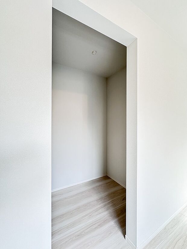 【収納】各部屋を最大限に広く使って頂ける様、全居住スペースに収納付。プライベートルームはゆったりと快適に。