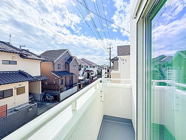 2号棟【バルコニー】バルコニーから差し込む陽光・通風は、住環境・快適性と共に有り続ける貴重な「財産」です。