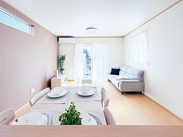 2号棟【LDK14帖】インテリアショップで見掛けた「あの家具」も置ける、ゆったりとした空間。時に広さが上質な寛ぎの時間になる事も。