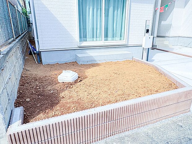 【庭】プランター等をおいてガーデニングが楽しめます。