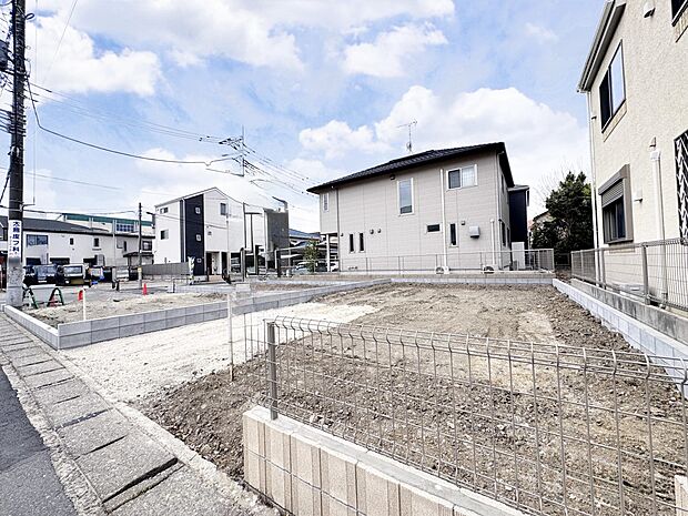 3号棟【玄関】ここから始まる「日常」はご家族にとってかけがえのない時間となります。少しでも豊かに、快適に。そんな想いから本邸宅は生まれました。