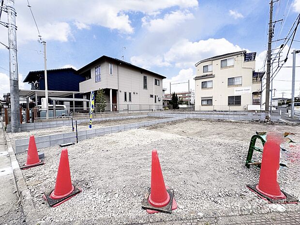 3号棟【外観】こちらの物件が少しでも気になるようでしたら、お気軽にお問合せください。人生でいちばん大きなお買い物ですので、ゆっくりご見学ください。ネット上の画像と実際の見学では、リアル感がま…