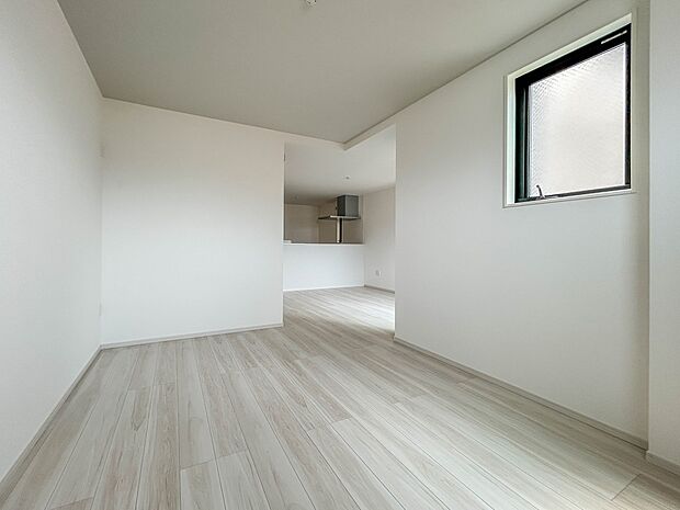 【LDK20.1帖】 お子様と会話をしながら家事ができるカウンターキッチン。いま手があいているか、忙しそうなのか相手の様子を伺いながらコミュニケーションをとる訓練にもなります。