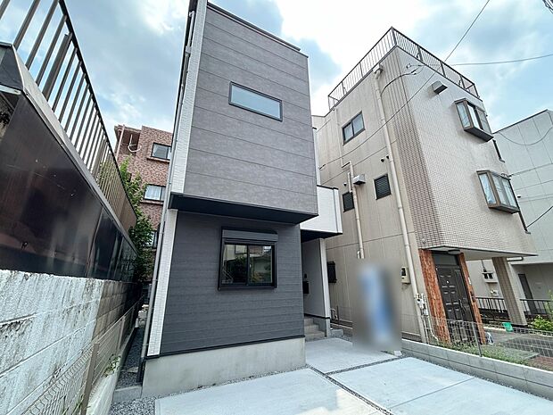 【現地外観】こちらの物件に少しでもご興味がありましたら、お気軽にお電話下さい。ネット上で「見えない物」「わからない事」でも、実際にご見学いただくことで、手に取るようにおわかりいただけるはずで…