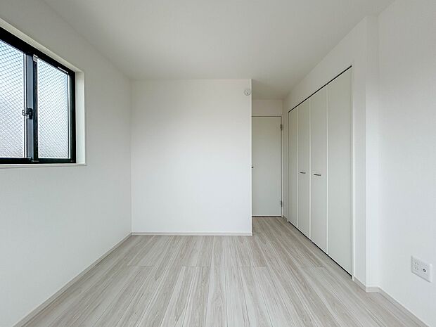 【洋室5.4帖】充実した生活は伸びやかな居室空間から始まります。快適に・伸びやかに。心の潤いを求める方々へ。