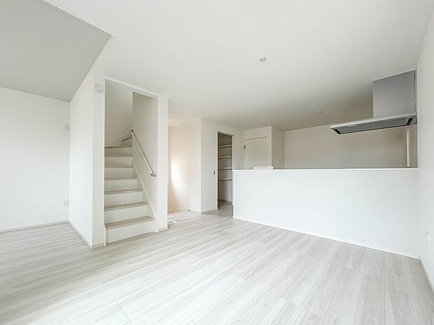 【LDK20.1帖】会話でホッとコミュニケーションできるリビング。料理でホッとハピネスになるキッチンなど。人をホッとさせる最新設備・仕様を採用しています。