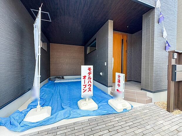 【駐車場】毎日の生活にマイカーが必須という方は、購入を検討する際、駐車場があることは大事な条件です。毎日の通勤や家族の送迎、買い物やお出かけなどクルマのある暮らしを満喫したい方は要チェック。…