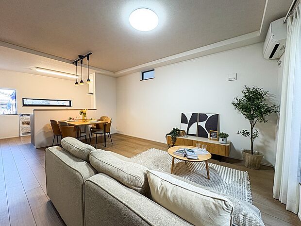 【LDK】インテリアショップで見掛けた「あの家具」も置ける、ゆったりとした空間。時に広さが上質な寛ぎの時間になる事も。