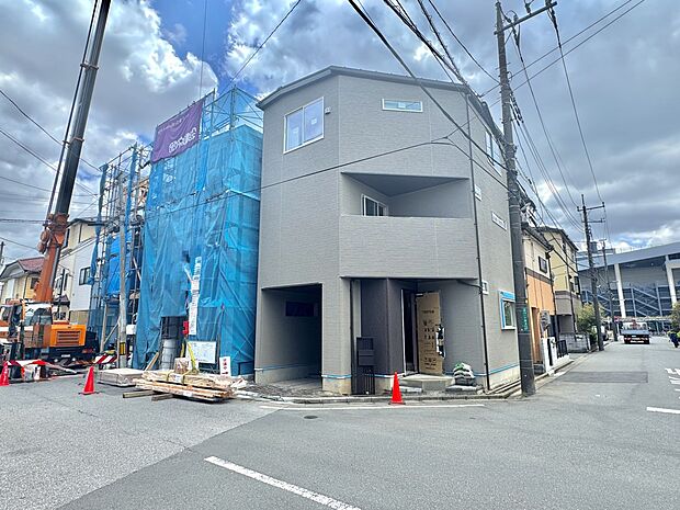 【外観】こちらの物件に少しでもご興味がありましたら、お気軽にお電話下さい。ネット上で「見えない物」「わからない事」でも、実際にご見学いただくことで、手に取るようにおわかりいただけるはずです。…