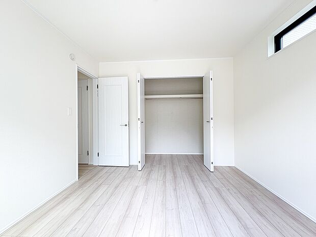 【今どきのこども部屋】  昨今のトレンドになりつつあるのが、広過ぎず、快適すぎない子ども部屋。勉強と寝るだけの部屋にすることで閉じこもりがなくなり、リビングで過ごす時間が増えると言われていま…