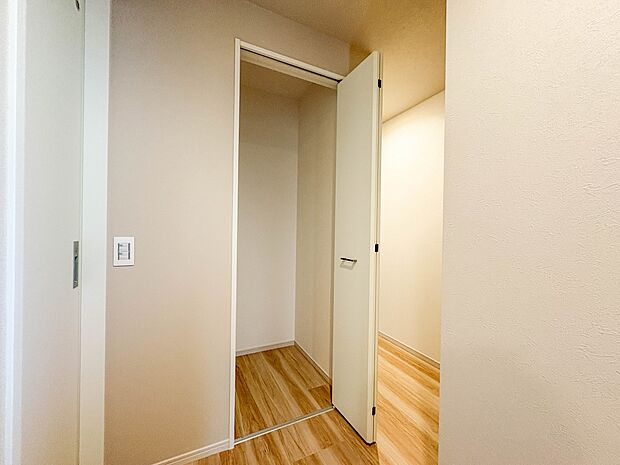 2号棟【収納】限られたスペースを有効に活用できる壁面クローゼット。