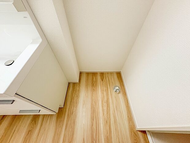 2号棟【ランドリースペース】毎日出る洗濯物を設置するクリーンなスペースです。