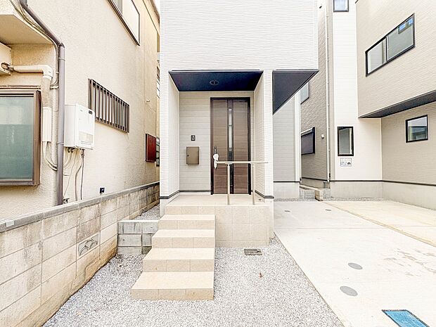 2号棟【庭】プランター等をおいてガーデニングが楽しめます。