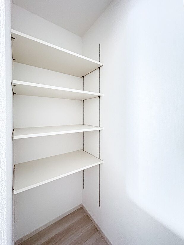 1号棟【収納】こちらの物件に少しでもご興味がありましたら、お気軽にお電話下さい。ネット上で「見えない物」「わからない事」でも、実際にご見学いただくことで、手に取るようにおわかりいただけるはず…