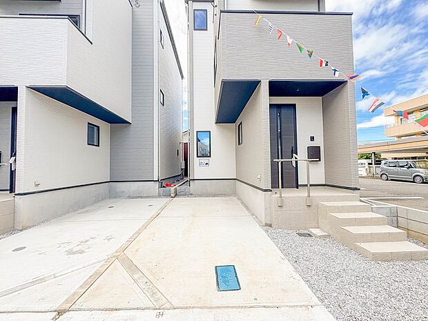 1号棟【駐車場】日々の暮らしにマイカーが必要。そんな方は物件の購入条件に駐車場は必須です。通勤に、家族のお迎えに、お買物に、おでかけに、クルマライフを楽しみたい方に。