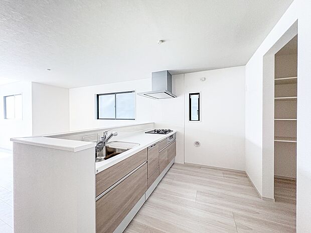 1号棟【ダイニングキッチン】家族の会話も弾むダイニングキッチン