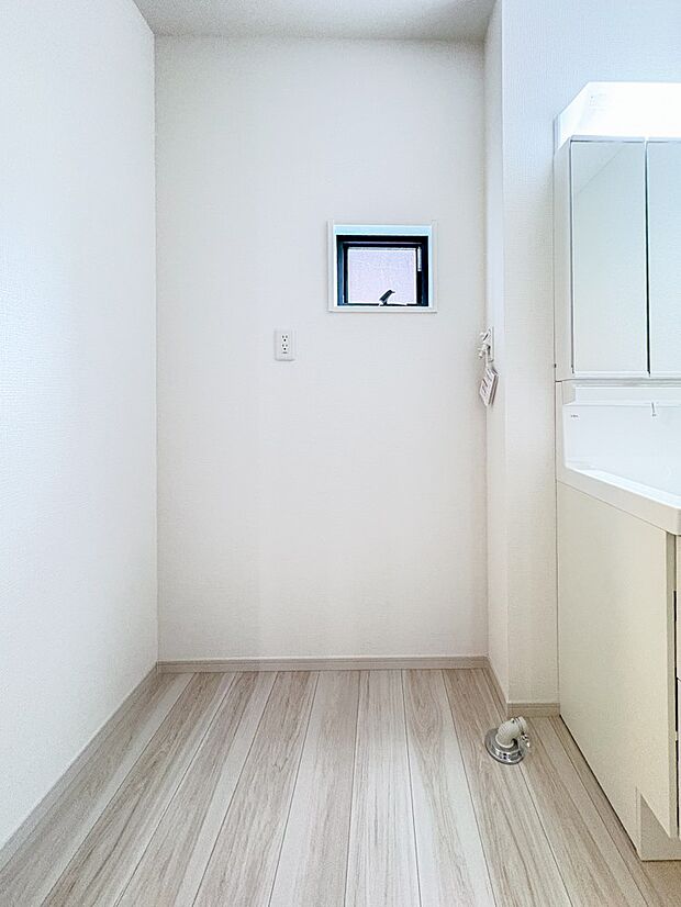 1号棟【ランドリースペース】毎日出る洗濯物を設置するクリーンなスペースです。