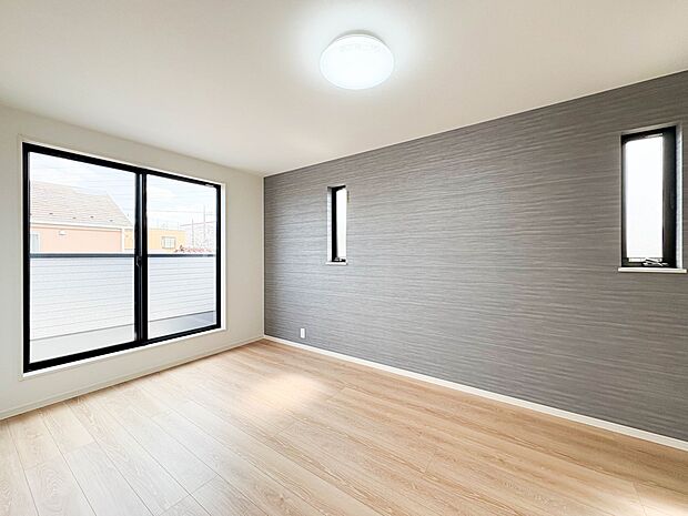 【寝室8.0帖】大きな窓から光が降り注ぐ洋室。あなたの色に染まる自由な空間です。