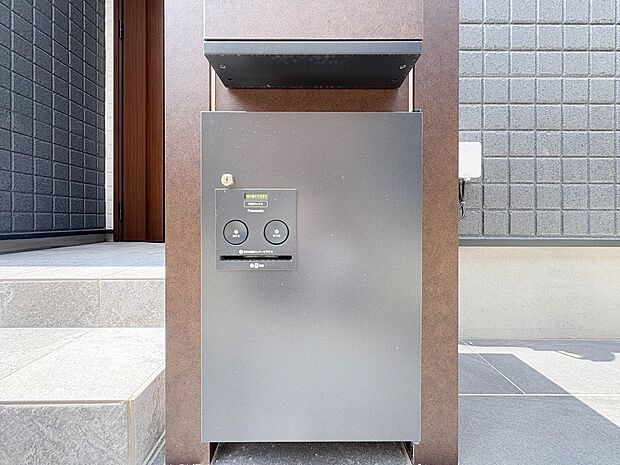 【宅配ボックス】24時間受け取り可能。忙しい方も便利な宅配ボックス完備。  