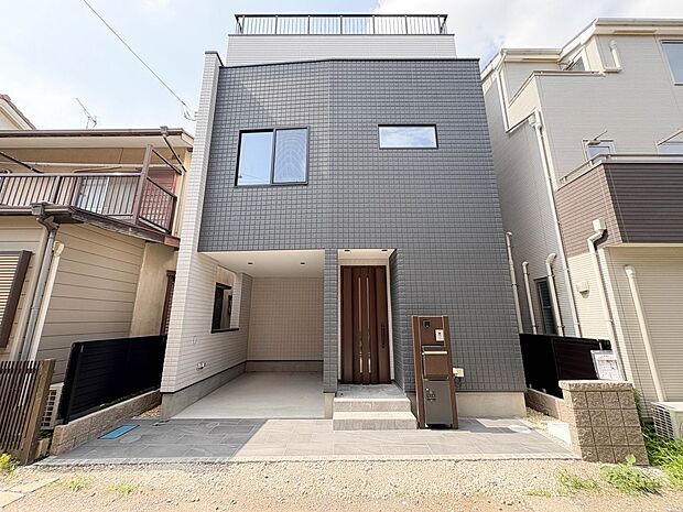 【外観】日当たり良好、広々とした空間で新生活をスタート。閑静な住宅街で落ち着いた毎日を。