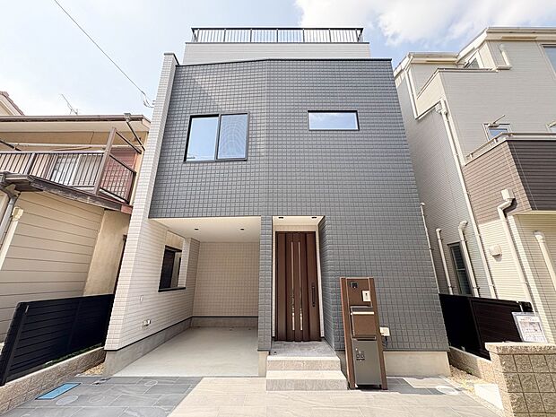 【外観】洗練されたデザイン住宅。憧れの暮らしが、今、始まります。