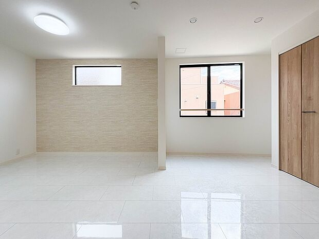 【LDK16.6帖】明るく開放的なダイニング。日々の食事も特別な時間になる、心地よい空間。