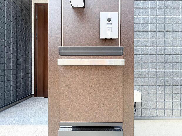 【郵便受け】鍵付きで安心のポスト。不在時でも荷物を安全に受け取れます。