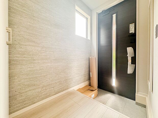 【シューズボックス(下駄箱)】 大型のシューズボックスには靴やブーツ、サンダルはもちろん、ハンカチや手袋、バック類などのお出かけ用品、印鑑や朱肉なども収納可能です。