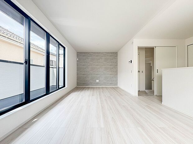 【ダイニング LDK16.2帖】忙しい朝でも家族揃って食事をしたいゆとりあるダイニングスペース。