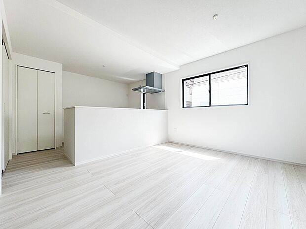 【ダイニングキッチン LDK16.2帖】会話でホッとコミュニケーションできるリビング。料理でホッとハピネスになるキッチンなど。人をホッとさせる最新設備・仕様を採用しています。