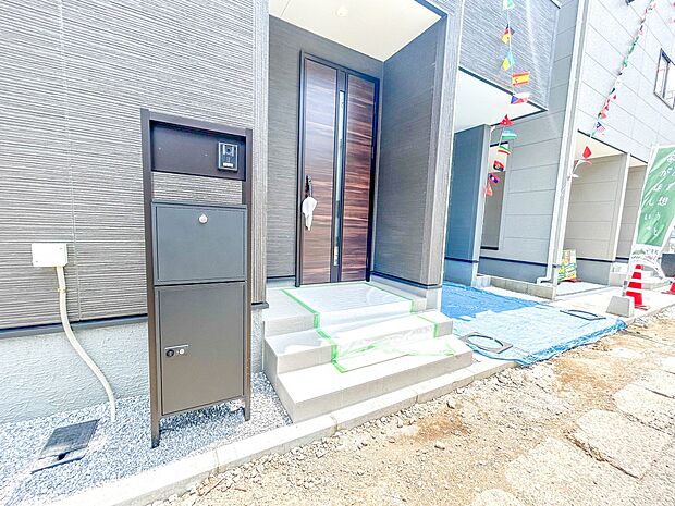 【玄関】こちらの物件が少しでも気になるようでしたら、お気軽にお問合せください。人生でいちばん大きなお買い物ですので、ゆっくりご見学ください。ネット上の画像と実際の見学では、リアル感がまるで違…