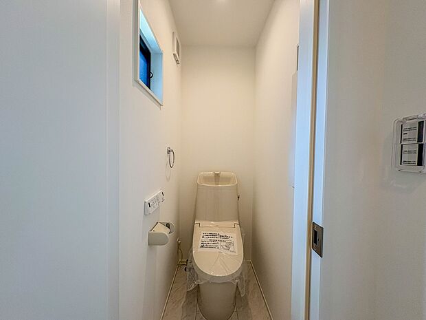 トイレはほどよい空間。居心地のよいスペースといえます。落ち着き、ホッとでき、我にかえる場所。トイレは自分をみつめる場所でもあるのです。