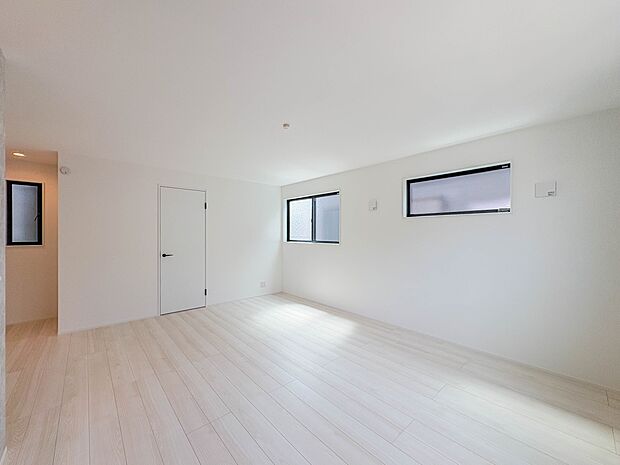 シンプルなデザインの家は風情がある。住む人のこだわりを感じる。外観も内装もいたってシンプル。居心地がよく、家事や趣味、子育てなどにも集中できる。家も人間も熟成するほどシンプルになっていくよう…