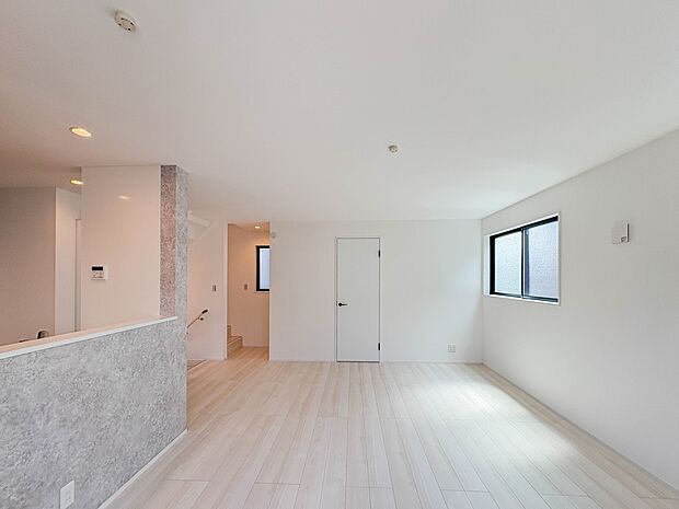 【Dining】ダイニングテーブルを置いても十分な広さが確保されています。