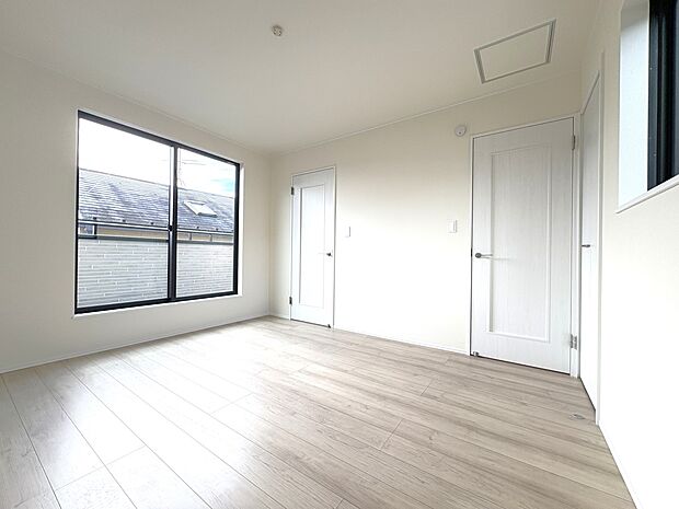 【2階 洋室7帖+WIC】大型収納を備えた主寝室・南向きワイドバルコニー!