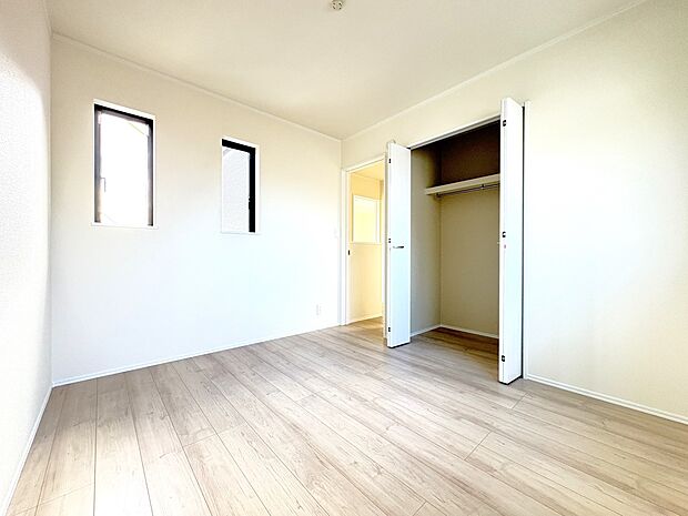 【2階 洋室5.25帖】全室2方位採光通風・収納クローゼット全室完備