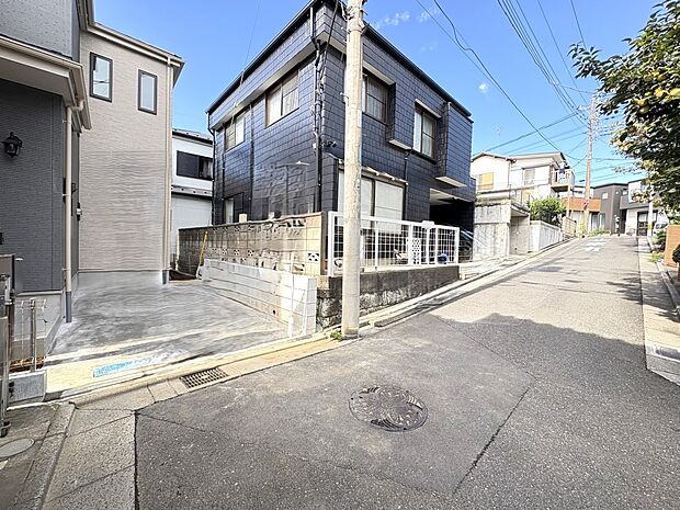 【前面道路 4m公道】交通量少なく 穏やかな住宅街