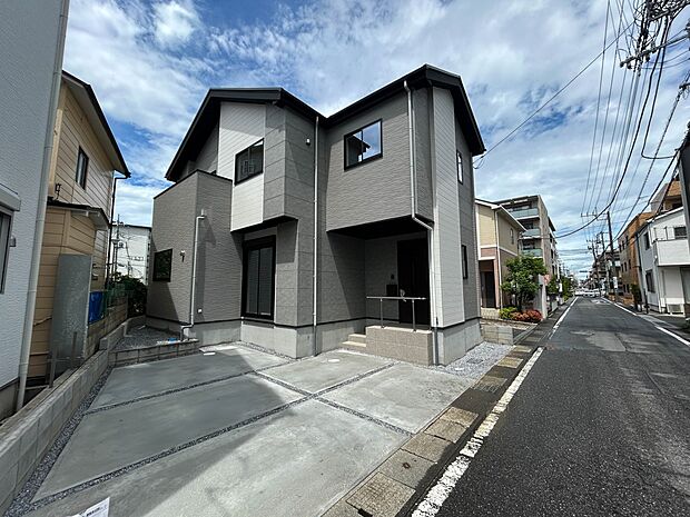 【前面道路】車の通行が少ないので、静かな住環境を維持することができます。