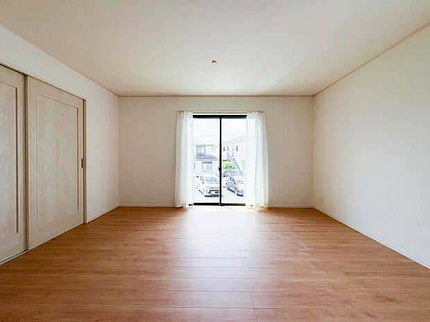 H号棟【LDK15.37帖】整然とした空間演出、快適な理想の暮らしの実現は家のみの拘りではなく、そこで暮らす方々にとって素敵な環境であることも挙げられると思います。四季折々の変化が奏でる鼓動…