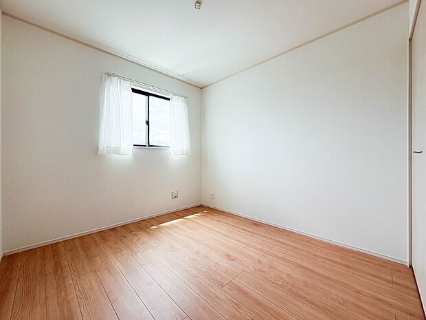 H号棟【子供部屋5.25帖】お子様のお部屋にぴったりなクロークを備えたフローリング仕様の洋室です。