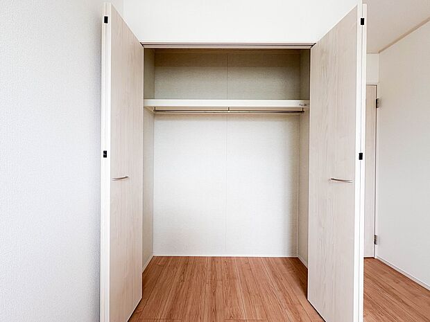 H号棟【収納】各部屋を最大限に広く使って頂ける様、全居住スペースに収納付。プライベートルームはゆったりと快適に。