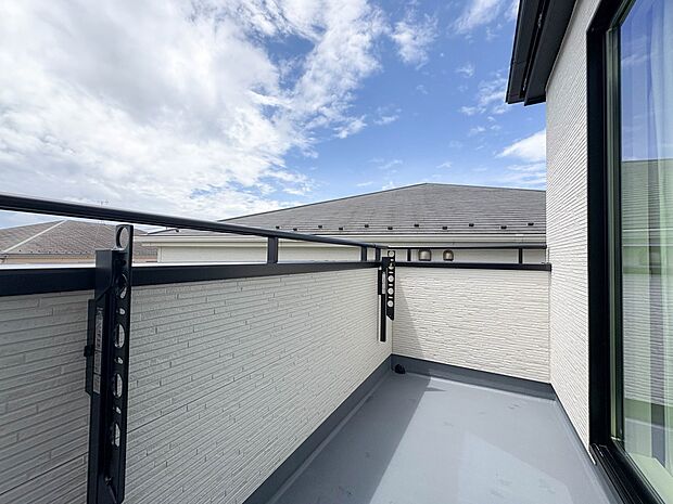 H号棟【バルコニー】バルコニーから差し込む陽光・通風は、住環境・快適性と共に有り続ける貴重な「財産」です。