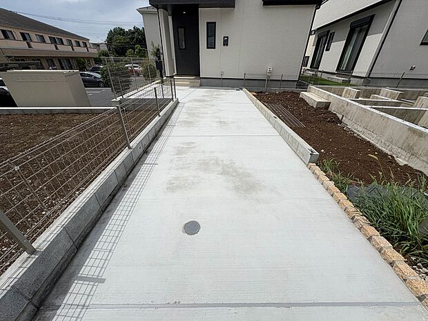 H号棟【駐車場】毎日の生活にマイカーが必須という方は、購入を検討する際、駐車場があることは大事な条件です。